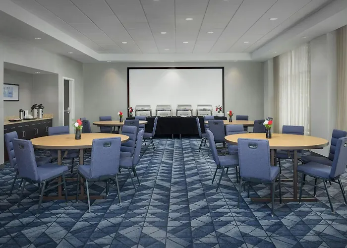 Courtyard By Marriott Muncie At Horizon Convention Center